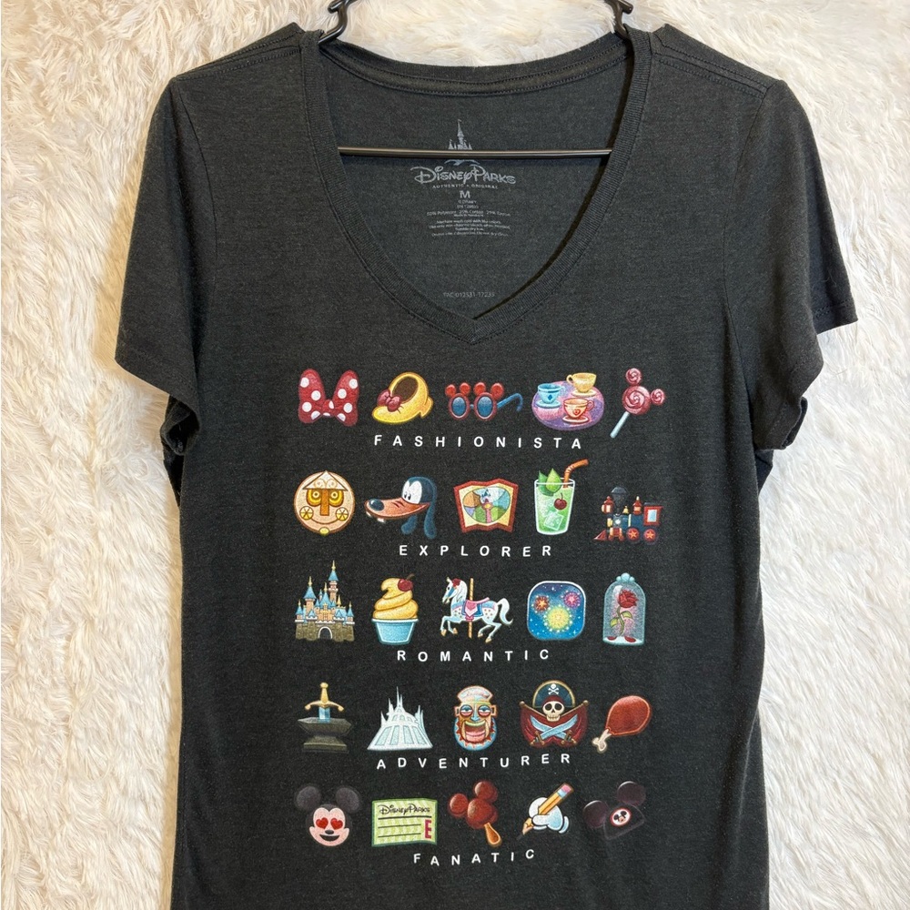 Disney Parks Icon Graphic V-Neck Medium T-Shirt Fashionista Explorer Romantic 💝